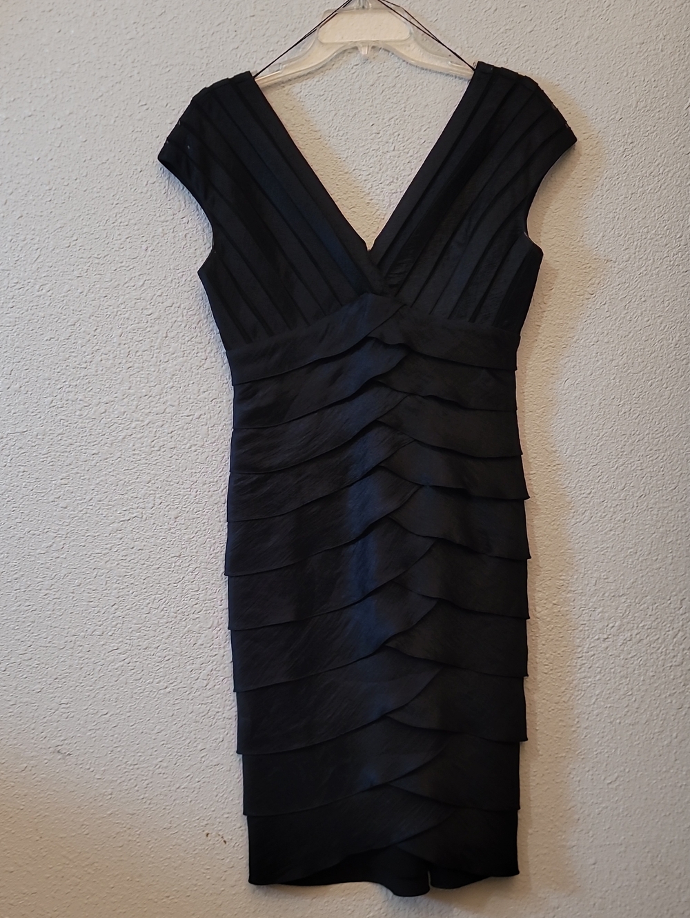 Adrianna Papell Black V-Neck Tiered Midi Dress with Cap Sleeves